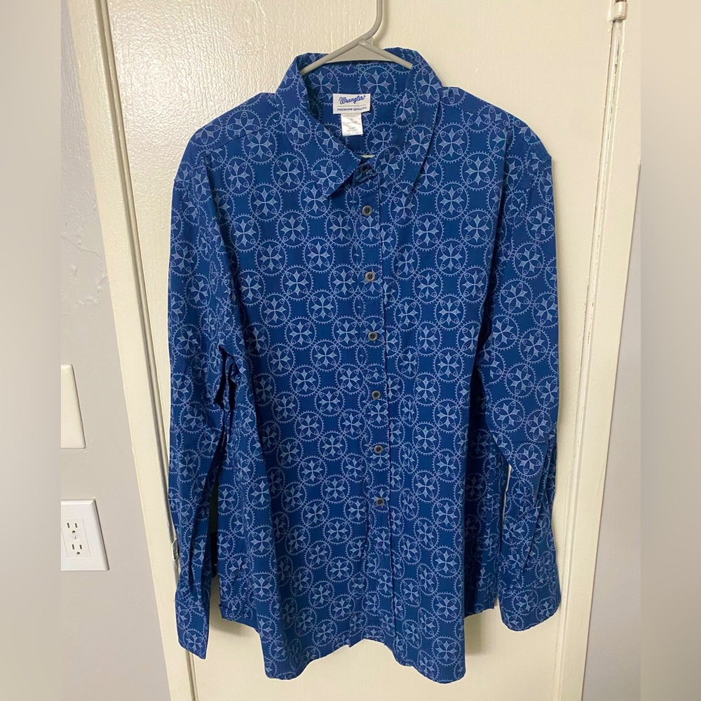 Blue Diamond Pattern Wrangler Button up shirt; XL